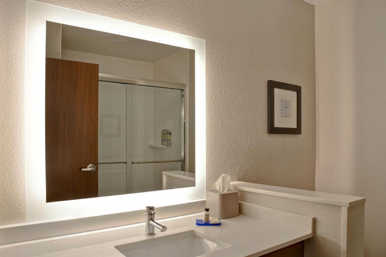 Holiday Inn Express & Suites - Ottawa By Ihg Exterior foto